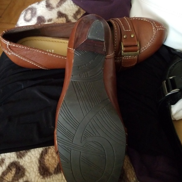 Brown stitch buckle Pump - Picture 2 of 4